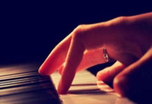 皇冠体育：[德甲]拉尔松门前抢点得手 法兰克福先下一城.